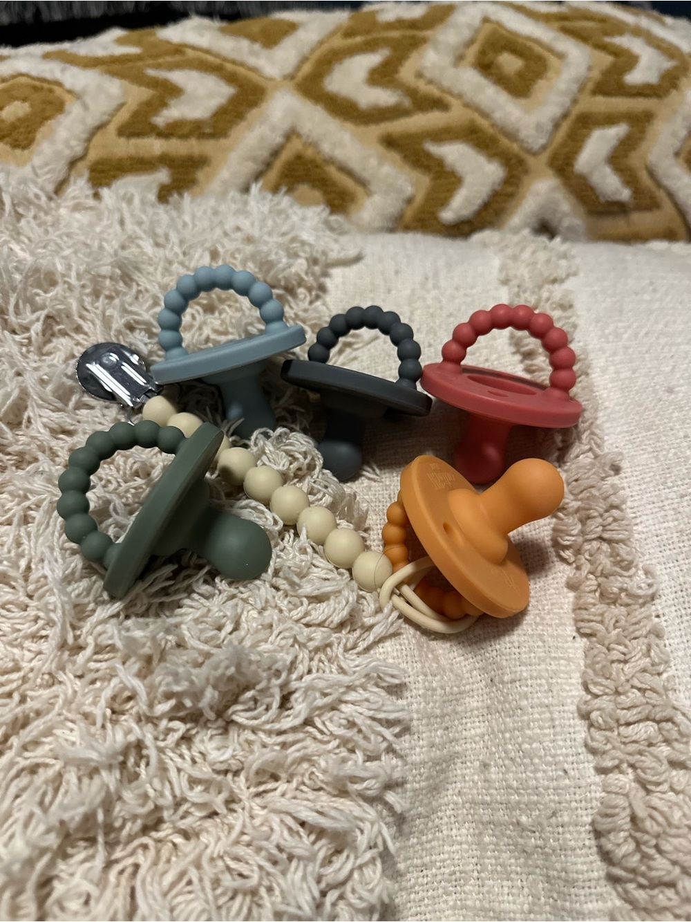 Cutie PAT Flat bundle of 6 : 5 pacifiers and a clip